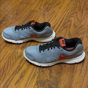 ⬇️❗️🎉Red/ gray Nike Athletic shoes❤️